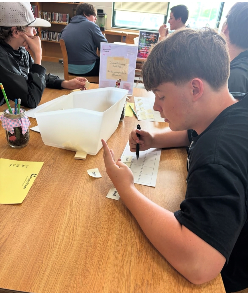 student couting syllables on hand