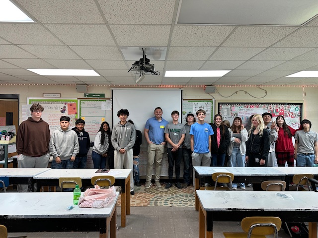Group photo of Mrs. Wirt's class with visitor