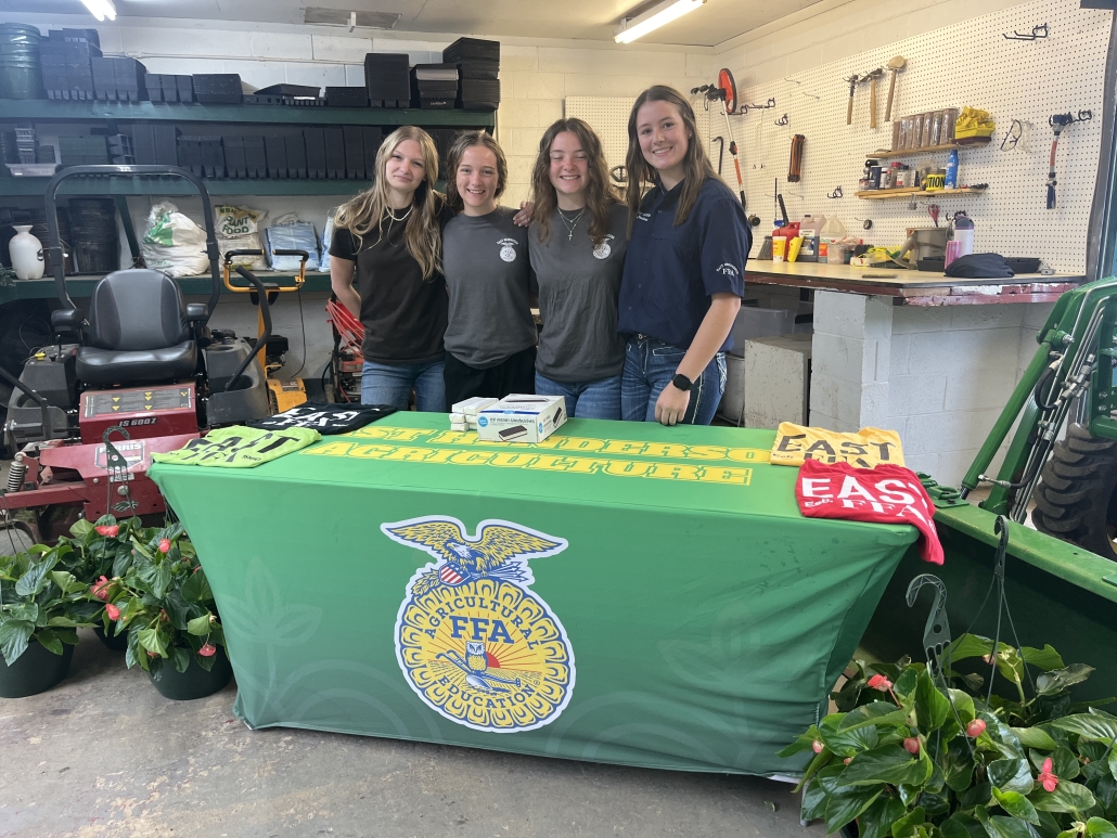 FFA ladies at table