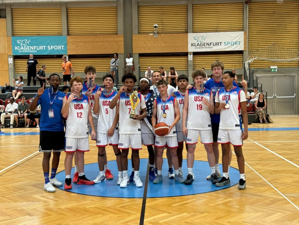 team photo on court with trophy