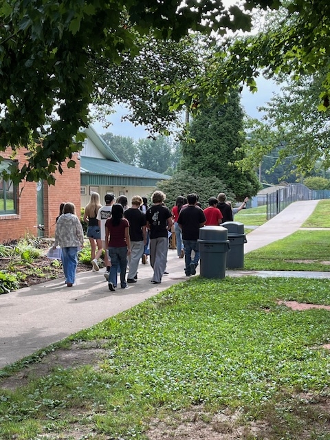 group of 9th graders on tour