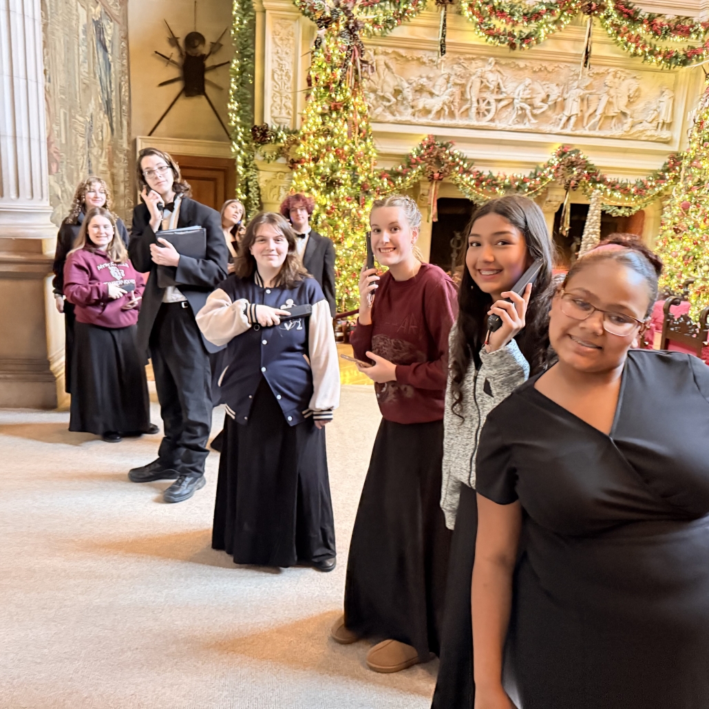 chorus students enjoying the estate tour