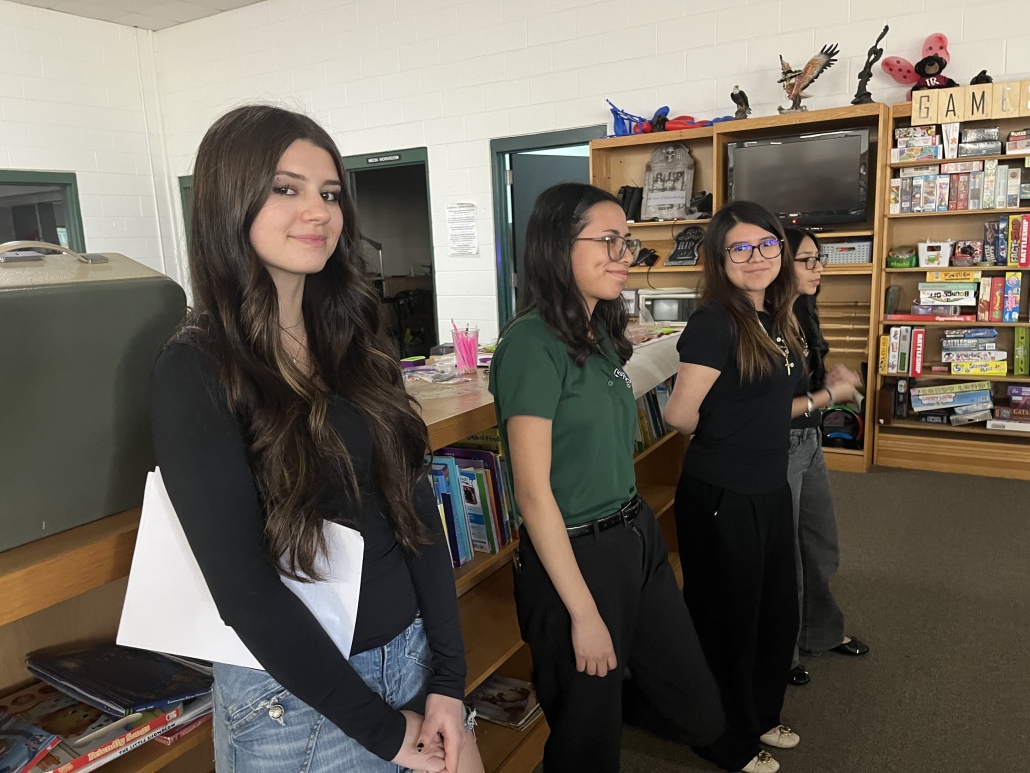 Kloe, Jade & Shamila waiting for tours