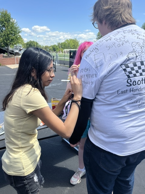 Jade signing Brian's shirt