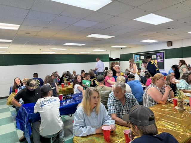 Families eating at banquet 2
