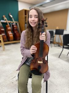 Photo of Mackenzie with her instrument