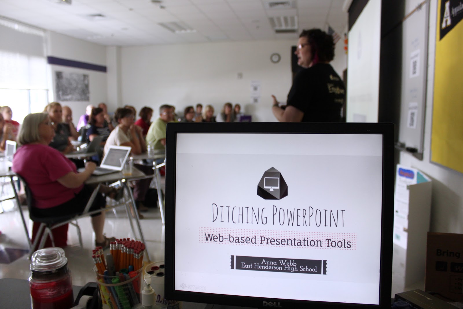hsconf Teacher presenting ideas to teachers for ditching PowerPoint