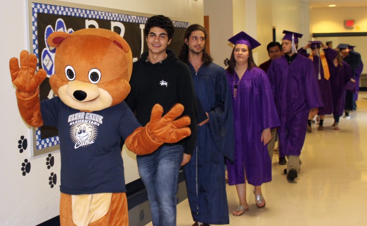 Cubby mascot with high school graduates