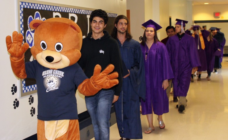 Cubby mascot with high school graduates