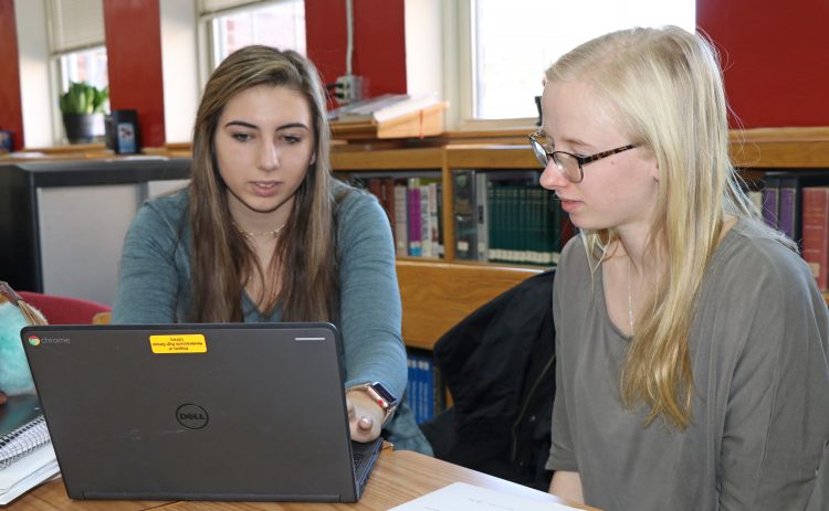 Students peer reviewing writing.