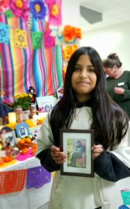 Sugarloaf student at the ofrenda